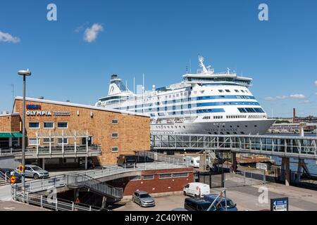 Olympia Terminal und M/S Silja Serenade in Eteläsatama (Südhafen) von Helsinki, Finnland Stockfoto