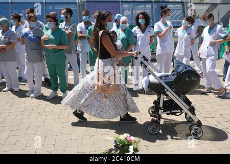 Brüssel, Belgien. Juni 2020. Die Beschäftigten des Gesundheitswesens nehmen an einem Protest Teil, der für bessere Arbeitsbedingungen im Krankenhaus Ixelles ruft. Quelle: ALEXANDROS MICHAILIDIS/Alamy Live News Stockfoto