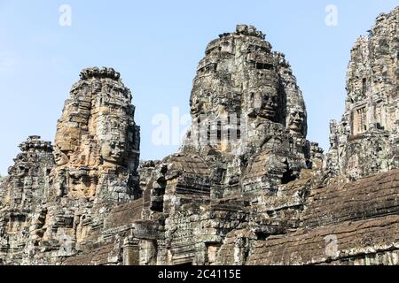 Die Türme der lächelnden Gesichter im Bayon im Angkor Thom Tempelkomplex, Siem Reap, Kambodscha, Asien Stockfoto