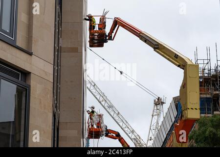 Edinburgh, Schottland, Großbritannien. Juni 2020. 23 Nach einem langfristigen Stillstand während der Coronavirus-Sperre wird wieder am neuen St James Centre Shopping und Wohnprojektion Edinburgh gebaut. Iain Masterton/Alamy Live News Stockfoto