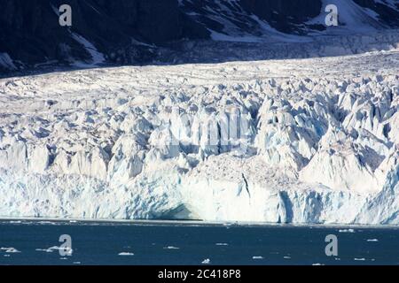 Fjortende Julibreen Gletscher auf der Insel Spitzbergen Stockfoto