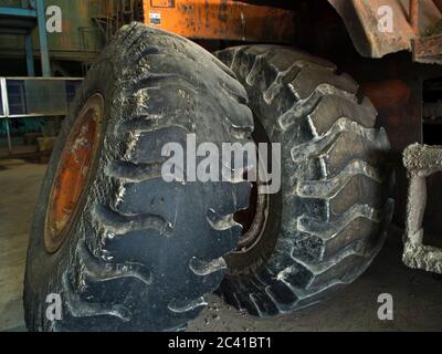 Ältere Traktorreifen Stockfoto