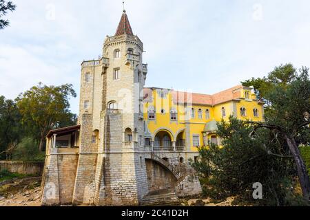 Museum Condes de Castro Guimarães (Torre de S. Sebastião), Cascais, Lissabon, Portugal. Architektur : Neoromantik & Neogotik Stockfoto