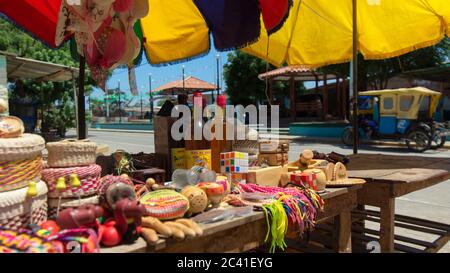 Narihuala, Piura / Peru - 6. April 2019: Blick auf Kunsthandwerk im Dorf Narihuala in der Nähe der Stadt Catacaos Stockfoto