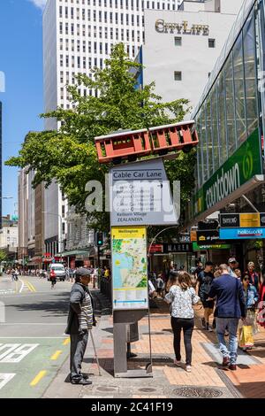 Wellington, Neuseeland: Eingang zur Standseilbahn der 'Wellington Cable Car' am Lambton Quay Stockfoto