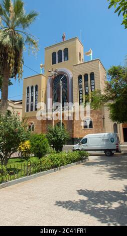 San Miguel de Piura, Piura / Peru - 5. April 2019: Blick auf die Kirche von San Sebastian - Heiligtum der Virgen del Perpetuo Socorro im Zentrum von Stockfoto