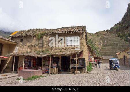 Ollantaytambo, traditionelle Geschäfte, Cuzco, Sacred Valley, Peru Stockfoto