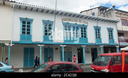 Inmaculada Concepcion de Loja, Loja / Ecuador - März 30 2019: Blick auf das Gebäude der Regierung von Loja in der Nähe des Zentralparks Stockfoto