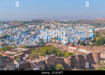 Blick von Mehrangarh Fort über die "blaue Stadt" von Jodhpur, Rajasthan, Indien Stockfoto