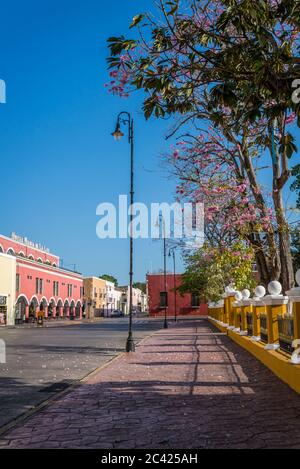 Verlassene zentrale Platz, Plaza e Parque Francisco Canton, wegen Coronavirus Sperrung, Valladolid, Yucatan, Mexiko Stockfoto