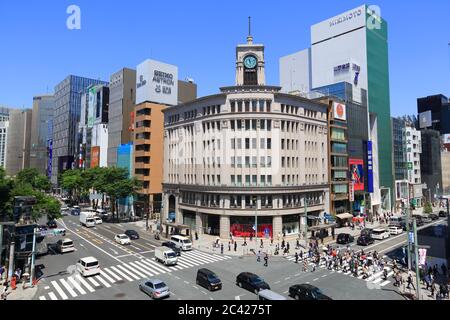 Tokio, Japan - April 28 2018 : Ginza District. Ginza ist das berühmteste gehobene Einkaufs-, Speise- und Unterhaltungsviertel. Stockfoto