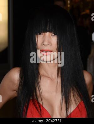 30. Dezember 2016: Bai Ling nimmt an der Vorführung von ''Through My Father's Eyes: The Ronda Rousey Story'' im TCL Chinese Theatre 6 am 30. Dezember 2016 in Hollywood, Kalifornien, Teil. (Bild: © Billy Bennight/ZUMA Wire) Stockfoto