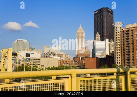 Roberto Clemente Brücke (6th Street Brücke) über den Allegheny River, Pittsburgh, Pennsylvania, USA Stockfoto