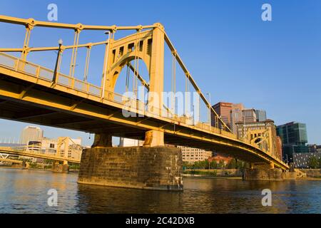 Roberto Clemente Brücke (6th Street Brücke) über den Allegheny River, Pittsburgh, Pennsylvania, USA Stockfoto