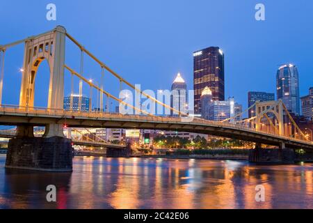 Andy Warhol Bridge (7th Street Bridge) über den Allegheny River, Pittsburgh, Pennsylvania, USA Stockfoto