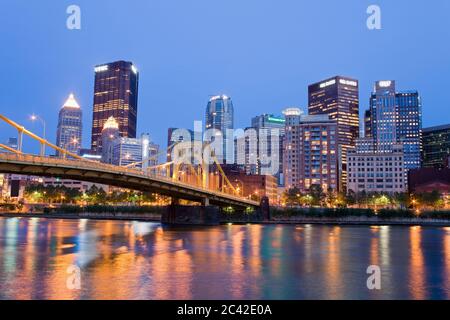 Andy Warhol Bridge (7th Street Bridge) über den Allegheny River, Pittsburgh, Pennsylvania, USA Stockfoto