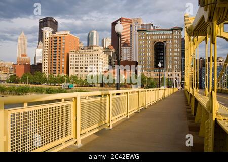 Roberto Clemente Brücke (6th Street Brücke) über den Allegheny River, Pittsburgh, Pennsylvania, USA Stockfoto