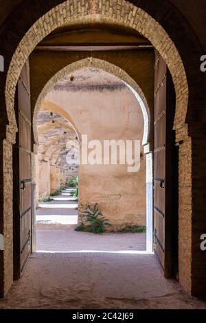 Der Gebäudekomplex Heri es-Souani ist ein UNESCO-Weltkulturerbe in Meknes, Marokko Stockfoto