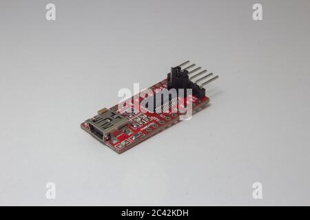FTDI-Programmierer verwendet, um Code an arduinos wie Nano oder Mini zu senden Stockfoto