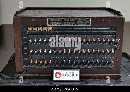 Eine Feuerschutzzentrale aus der Zeit des 2. Weltkrieges im Ft. Miles Museum, Cape Henloopen, DE. Stockfoto