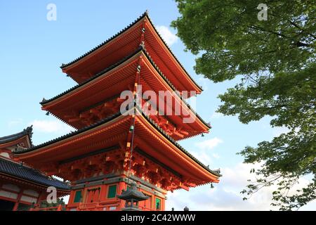 Kyoto, Japan - 15. April 2018 : Kiyomizu Tempel in Kyoto Japan. Es ist eine berühmte Touristenattraktion, in Kyoto. Der Tempel wurde im Jahr 778 ohne gebaut Stockfoto