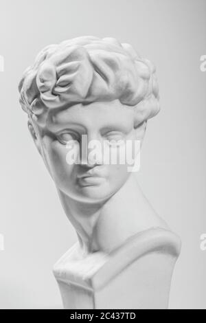 Schwarzer Hintergrund der David Skulptur Stockfoto