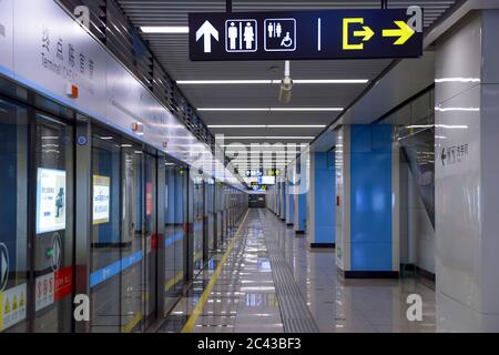 Lanzhou, China 6/11/2020 Lanzhou Rail Transit Terminal Station Chengguanying Station Platform Stockfoto