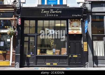 London, Großbritannien. Juni 2020. ENVY Barbers Laden in London. Kredit: SOPA Images Limited/Alamy Live Nachrichten Stockfoto