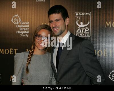 London, Vereinigte Staaten Von Amerika. November 2011. LONDON, ENGLAND - NOVEMBER 17: Jelena Ristic Novak Djokovic nimmt an der Gala "A Night with the Stars" Barclays ATP World Tour Finals Teil, die vom Great Ormond Street Hospital Children's Charity veranstaltet und von Moet & Chandon im Battersea Power Station am 17. November 2011 in London, England unterstützt wird. Personen: Jelena Ristic Novak Djokovic Kredit: Storms Media Group/Alamy Live News Stockfoto