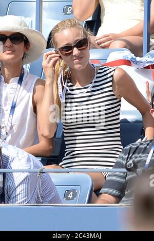 Queens, Vereinigte Staaten Von Amerika. August 2013. FLUSHING, NY - AUGUST 30: Jelena Ristic am vierten Tag der 2013 US Open im USTA Billie Jean King National Tennis Center am 30. August 2013 im Viertel Flushing im Stadtteil Queens von New York City. Personen: Jelena Ristic Kredit: Storms Media Group/Alamy Live News Stockfoto