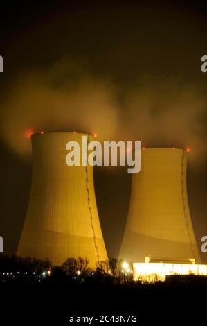 Kernkraftwerk Grohnde bei Nacht, Niedersachsen, Deutschland, Stockfoto