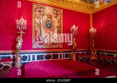 Versailles, Frankreich - 27. August 2019 : der Salon Apollon, oder der Thronsaal im Schloss von Versailles. Stockfoto