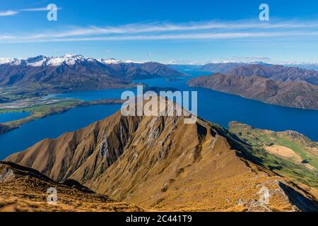 Neuseeland, Otago, landschaftlich schöner Blick auf den Lake Wanaka und die umliegenden Berge Stockfoto