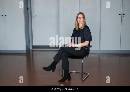 10. Juni 2020, Sachsen-Anhalt, Dessau-Roßlau: Claudia Perren, Direktorin der Stiftung Bauhaus Dessau. Am 1. August 2020 wird sie Direktorin der Hochschule für Gestaltung Basel. Foto: Sebastian Willnow/dpa-Zentralbild/ZB Stockfoto