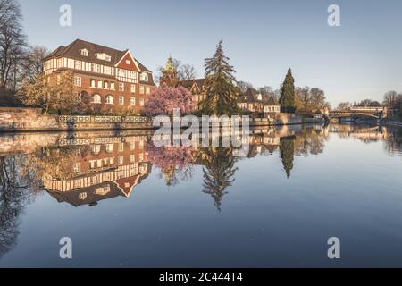 Deutschland, Hamburg, Kloster St. Johannes im Alster-Kanal Stockfoto