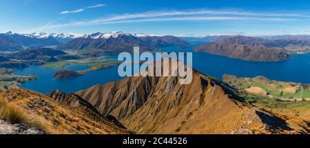 Neuseeland, Otago, landschaftlich reizvoller Blick auf den Wanaka-See und die umliegenden Berge Stockfoto