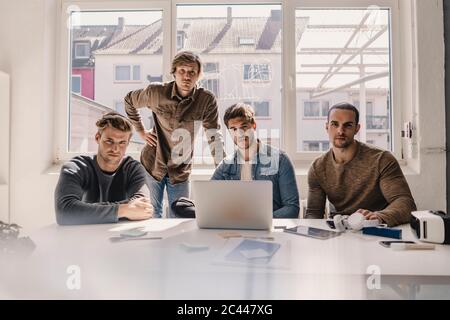 Junge Unternehmer, die ein Treffen in ihrem Start-up-Unternehmen Stockfoto