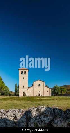 San Vincenzo al Volturno ist ein historisches Benediktinerkloster in den Gebieten der Comunes Castel San Vincenzo und Rocchetta a Volturno Stockfoto