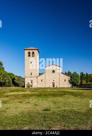 San Vincenzo al Volturno ist ein historisches Benediktinerkloster in den Gebieten der Comunes Castel San Vincenzo und Rocchetta a Volturno Stockfoto