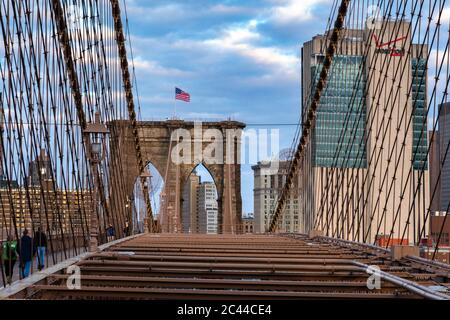 USA, New York, New York City, Brooklyn Bridge im Morgengrauen Stockfoto