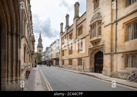 Jesus College und der Kirchturm der Allerheiligen Kirche in der Turl Street Oxford Stockfoto