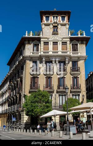 MADRID, SPANIEN – 7. MAI 2017: Blick auf das palastartige Haus von Ricardo Agustin, einem historischen Gebäude an der Plaza de Ramales, Madrid, Spanien Stockfoto