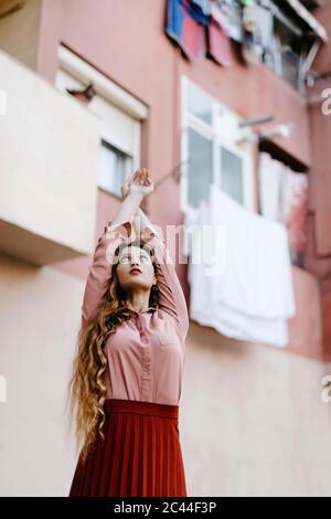 Portrait einer jungen Frau in Vintage-Kleidung Stockfoto