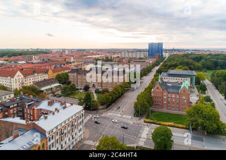 Schweden, Scania, Malmö, Luftaufnahme der Straßenkreuzung vor der Stadtbibliothek von Malmo Stockfoto