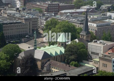 Eat, Deutschland. Juni 2020. Panorama der Stadt Essen, Skyline, Übersicht, Innenstadt, Essener Dom, anlässlich der Unterzeichnung des Kooperationsvertrages, Sicherheitskooperation Ruhr zur Bekämpfung der Clankriminalität “(‚ AûSiKo Ruhr‚Aú) am 22. Juni 2020 in Essen ¬ zur weltweiten Nutzung Quelle: dpa/Alamy Live News Stockfoto