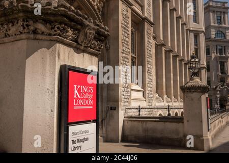 LONDON - JUNI 2020: King College London. Eine weltweit renommierte öffentliche Forschungsuniversität. Stockfoto