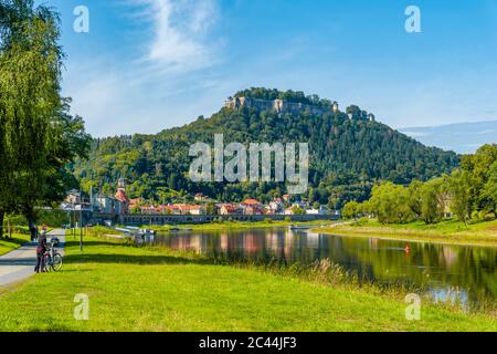 Deutschland, Sachsen, Königstein, Königstein Festung mit Blick auf die Elbe Stockfoto