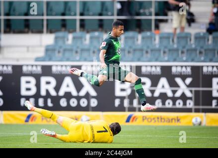 Joao Victor (Wolfsburg), Torwart Yann Sommer (BMG) 16.06.2020, Fussball, 1. Bundesliga, Saison 2019/20, 32. Spieltag, Borussia Mönchengladbach - VfL Wolfsburg, Foto: MORITZ MÜLLER/POOL nur für redaktionelle Verwendung Stockfoto