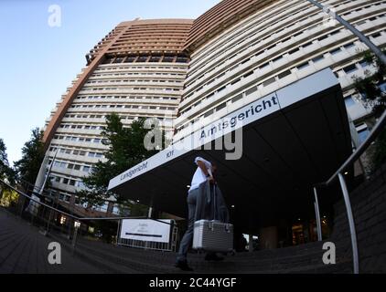 Köln, Deutschland. Juni 2020. Zulassung des Landes- und Amtsgerichts Köln. Quelle: Roberto Pfeil/dpa/Alamy Live News Stockfoto