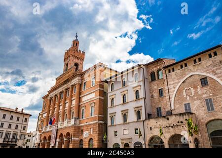 1. Juni 2019 - Foligno, Perugia, Umbrien, Italien - 1. Juni 2019 - Foligno, Perugia, Umbrien, Italien - der Hauptplatz der Stadt, mit dem Rathaus Kopf Stockfoto